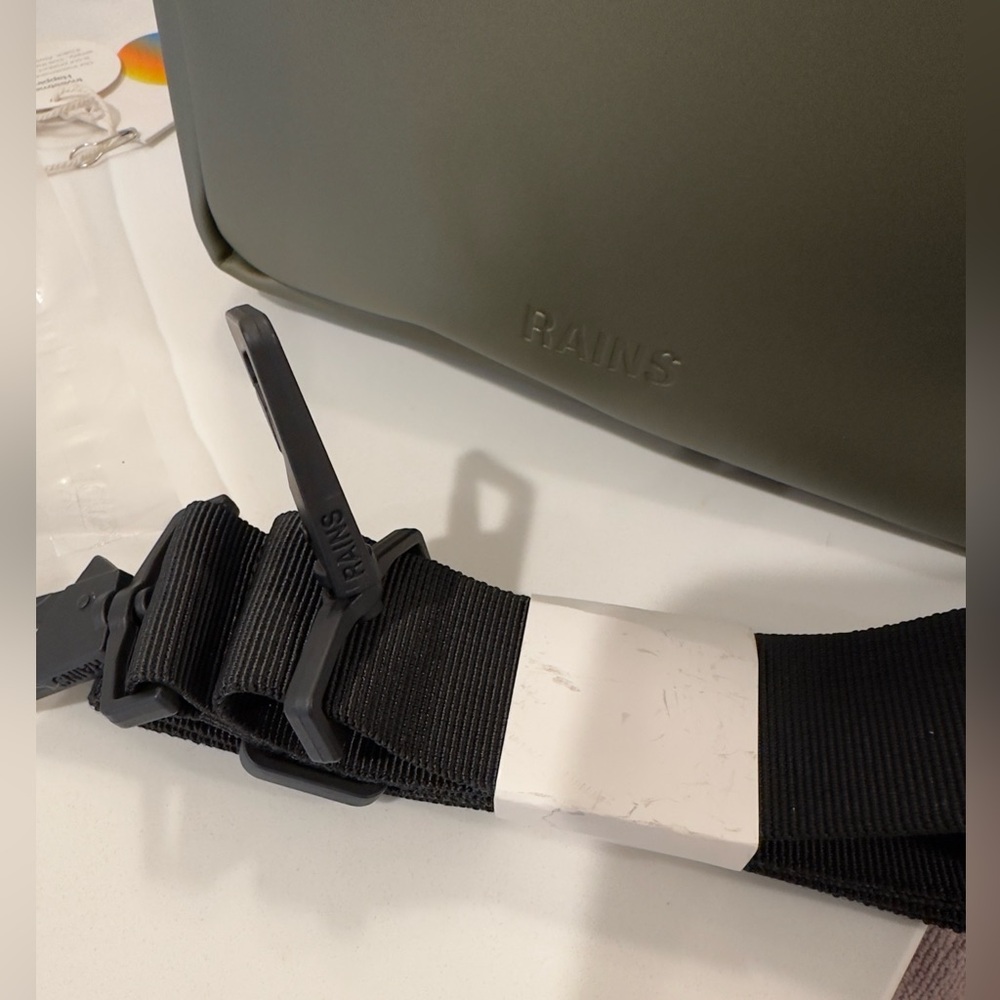 Rains cross body bag - Picture 4 of 14